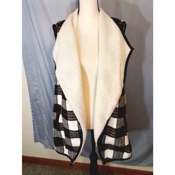 Christopher & Banks : Winter best, green plaid. Christmas themed. - Picture 1 of 6